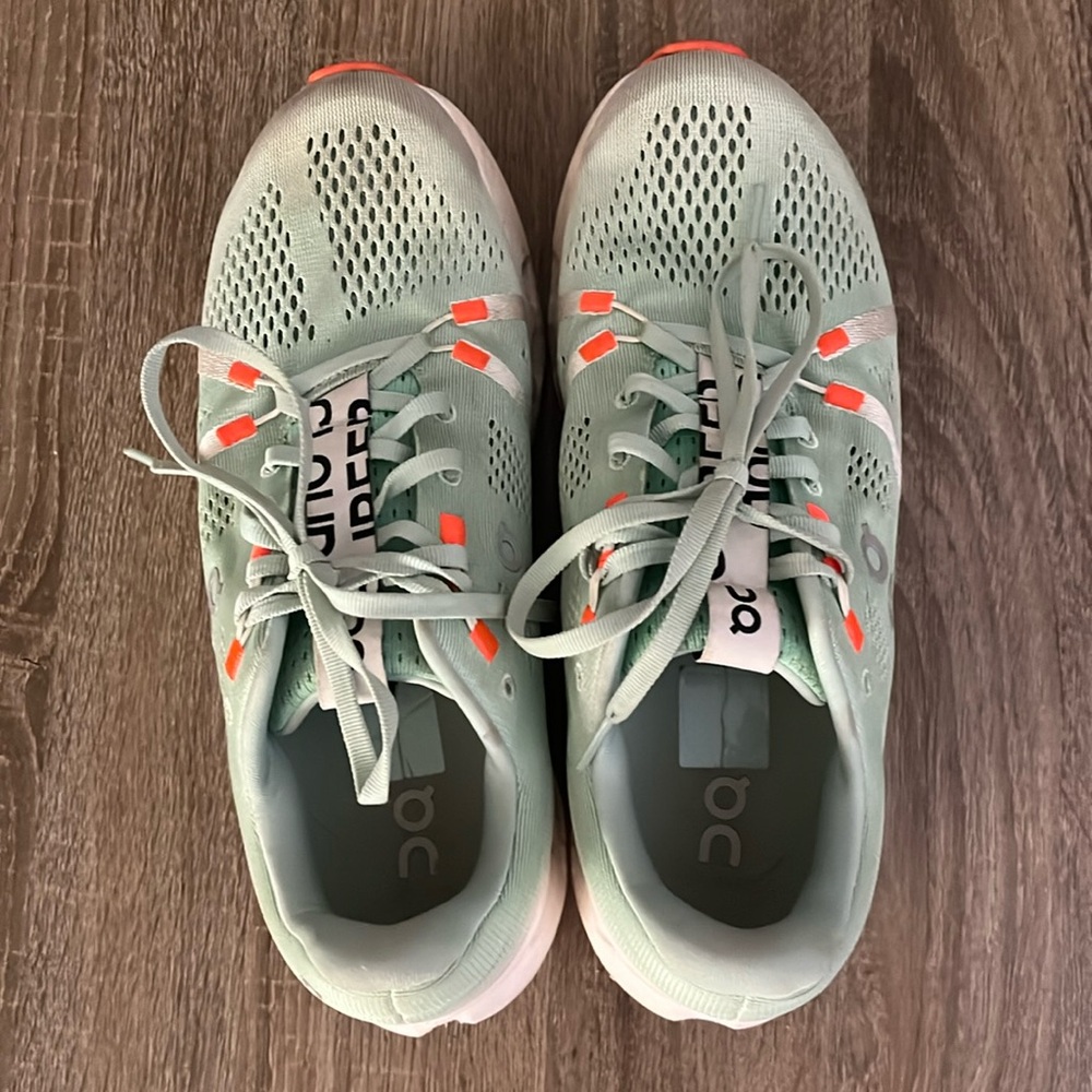 OnCloud women’s cloud surfer